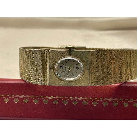 VINTAGE LADIES DOMINION WRIST WATCH, RUNNING 17 JEWEL - Picture 8 of 10